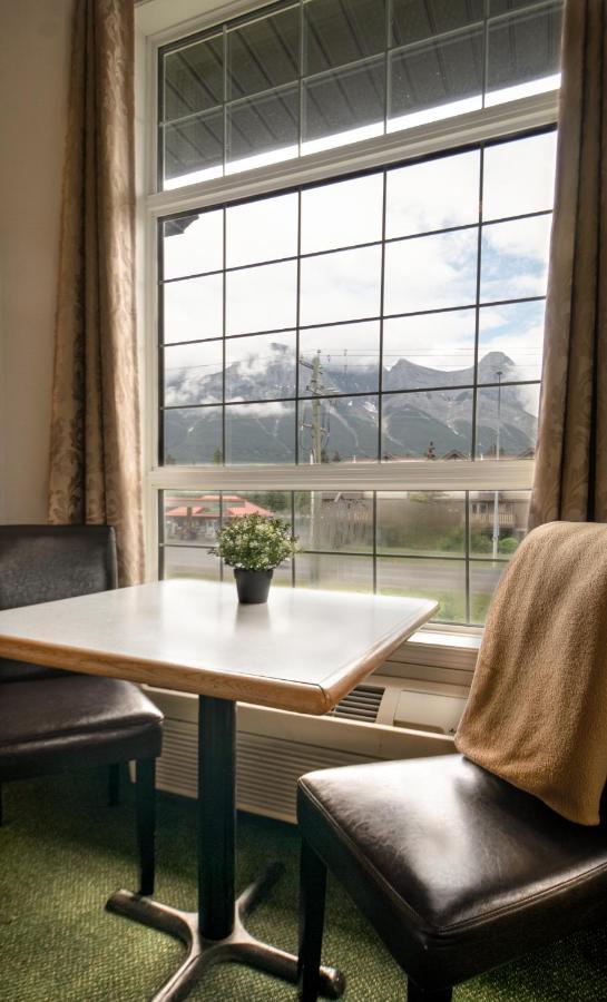 Mountain View Inn Канмор Экстерьер фото