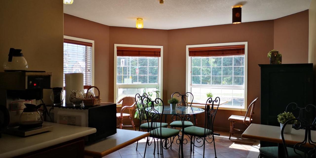 Mountain View Inn Канмор Экстерьер фото